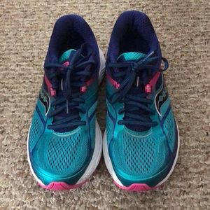 Women’s Saucony Guide 10, size 9